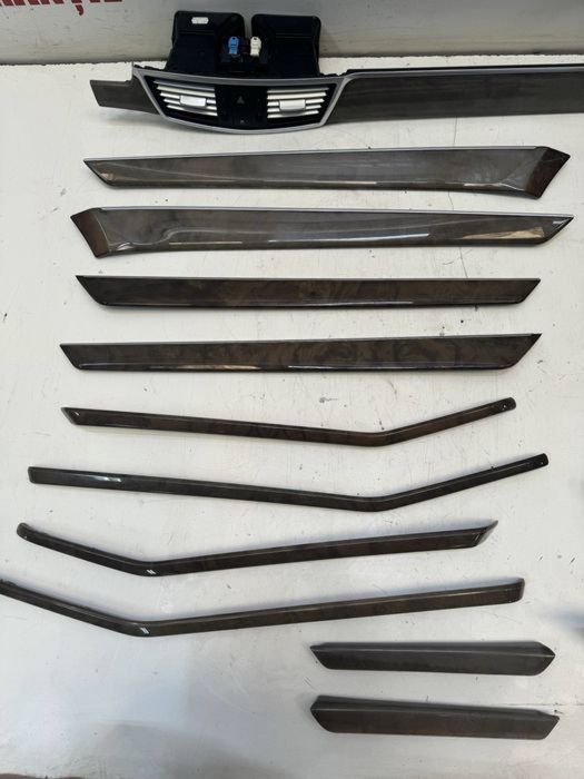 Trimuri ornamente mahon grile aer bord luminate Mercedes W212