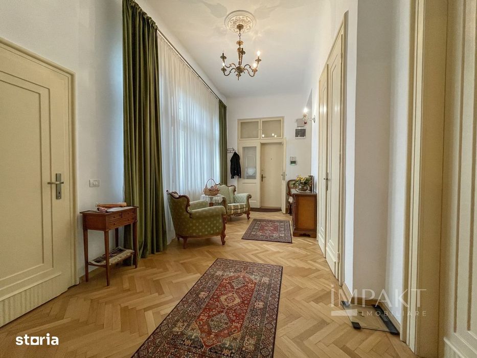 Apartament deosebit cu 3 camere, curte si parcare, aproape de Centru