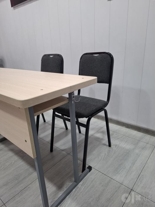 Срочно продаются парты и стулья