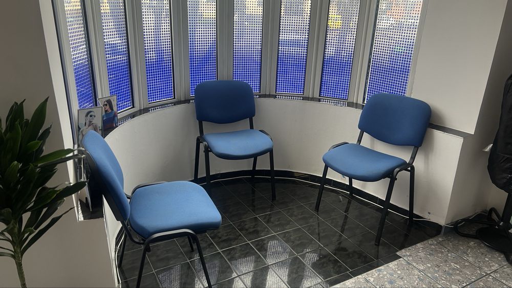 Vand mobilier de tip comercial- magazine, firme