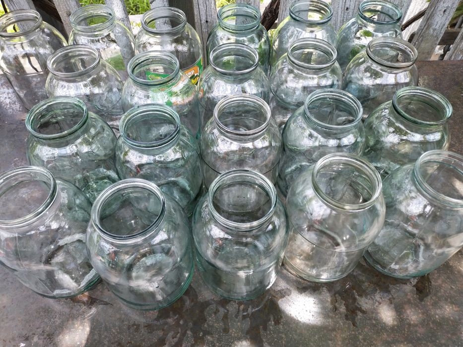 Продам двухлитровые банки