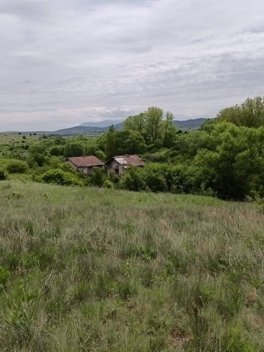 Парцел със стара къща с. Извор Софииско