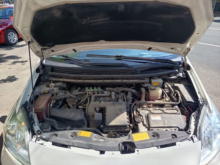 Inchiriez toyota prius 3 gpl 2014 uber bolt automata gpl hibrid