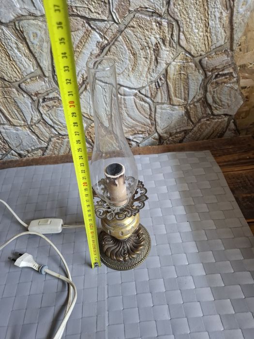 Бронзова лампа работеща