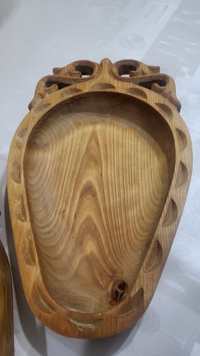 Бас салатын табақ.