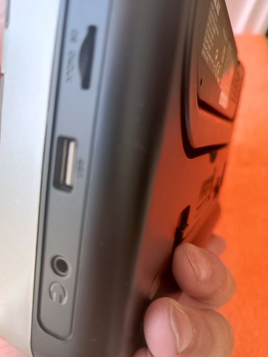 Radio Akai mic cu intrare USB