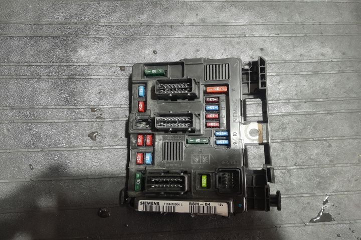 Panou sigurante bord T118470004L T118470004L Citroen C2 prima generat