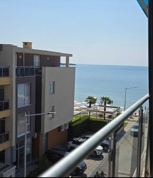 Апартамент под наем първа линия Равда