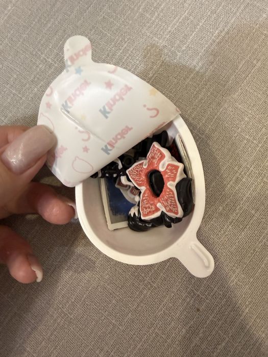 игрушки киндер очень странные дела, осд