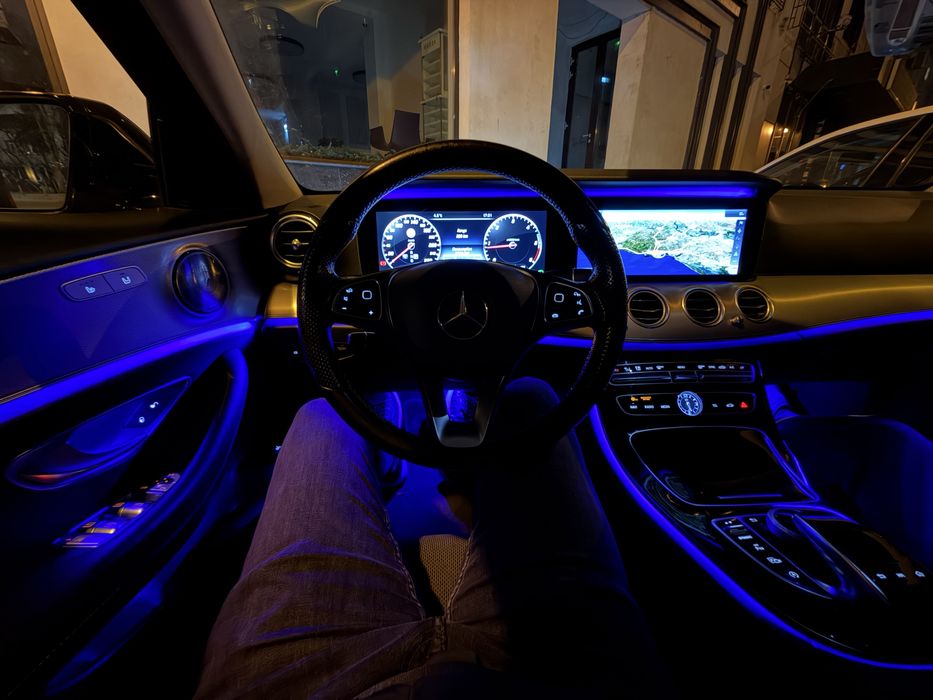 Mercedes E200 Avantgarde Tableta Camere 360 Iluminat Carplay