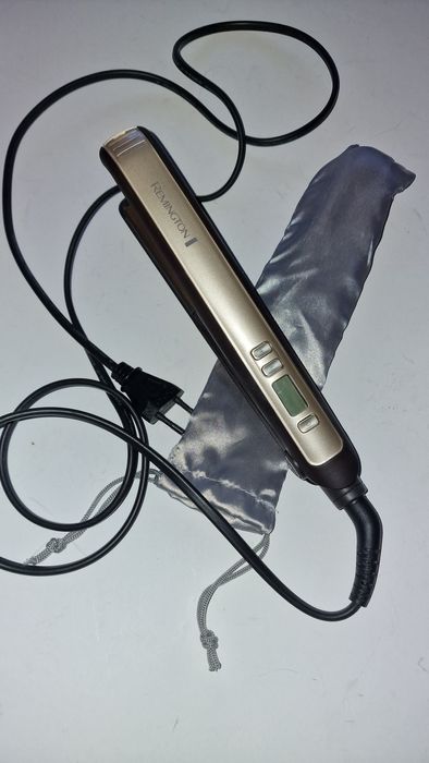 Placa remington cu afisaz reglarea temperaturii