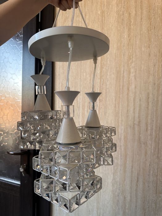 Продам красивую люстру