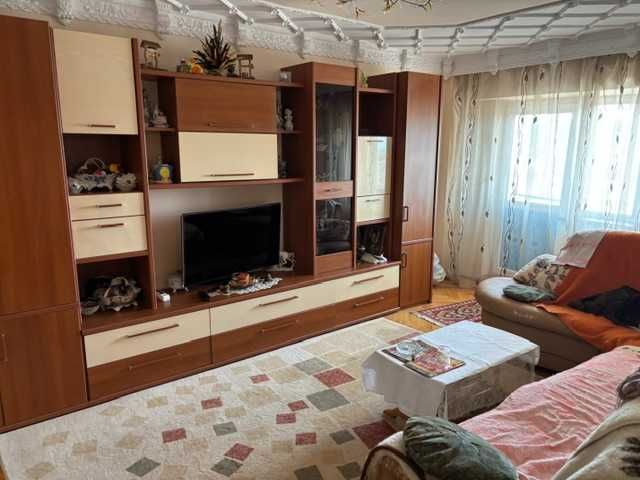 Apartament 3 camere, decomandat, etajul 4 –Str Republicii 190, Barlad (zona Pietei Centrale)