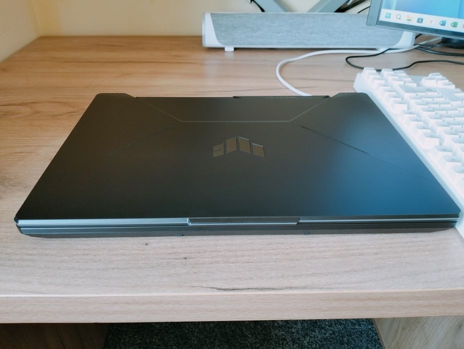 Kompyuter vs Notebook bira sotiladi.  Hamma o'yin va Dasturda ishlaydi