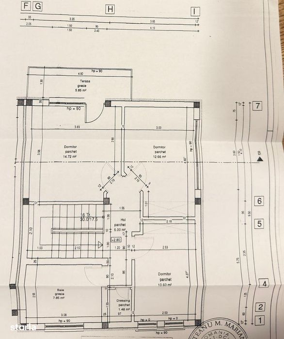 Casă modernă tip triplex, unitate de capăt