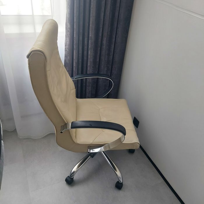 Кресло офисное..