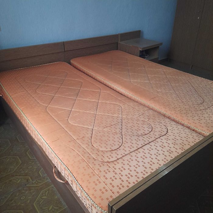 Продается кровать с матрасом.