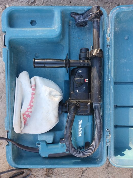 Bormasina makita cu aspirator