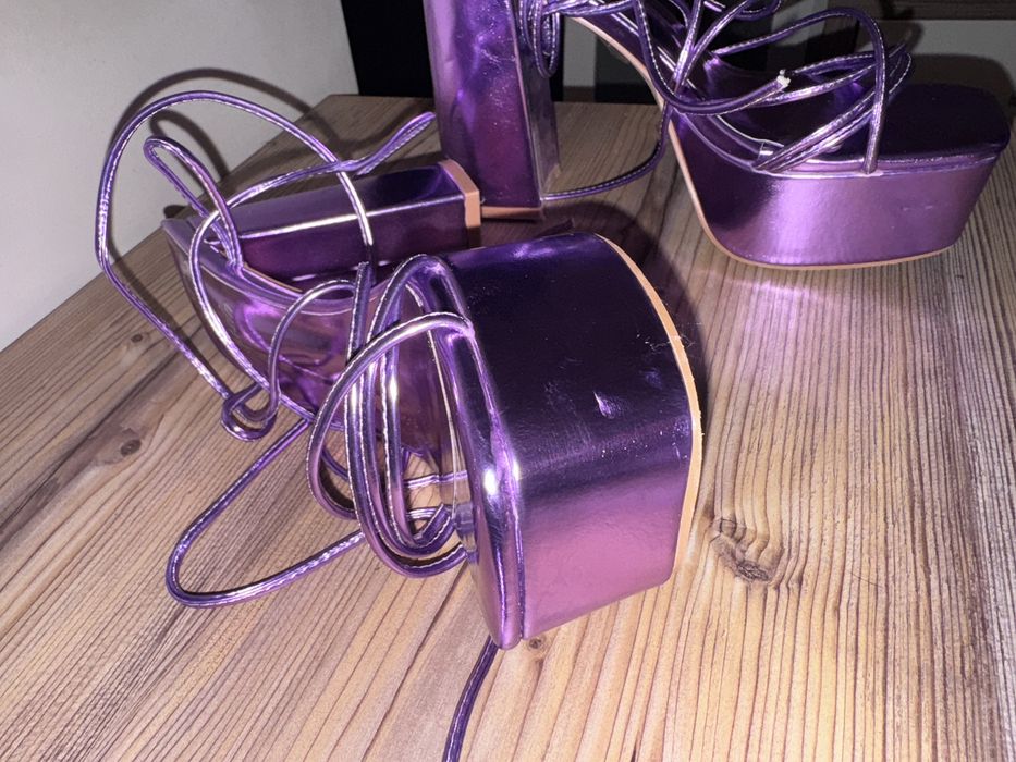 Лилави сандали лак на ток и платформа