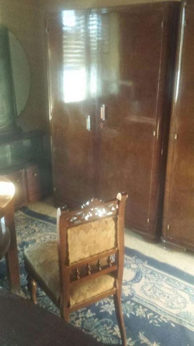 De vânzare mobilă din nuc