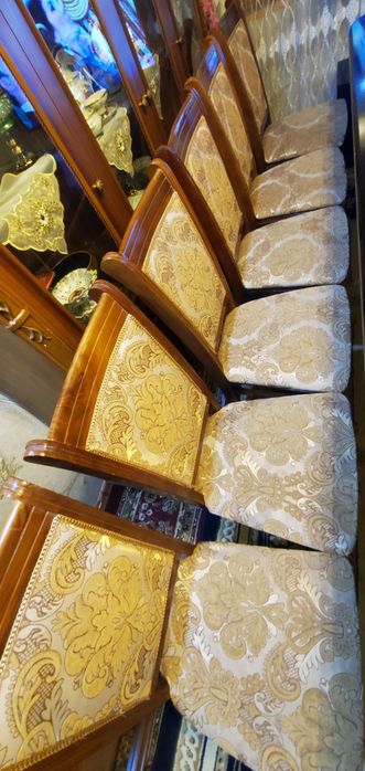 Продаётся стол и стулья для гостевая