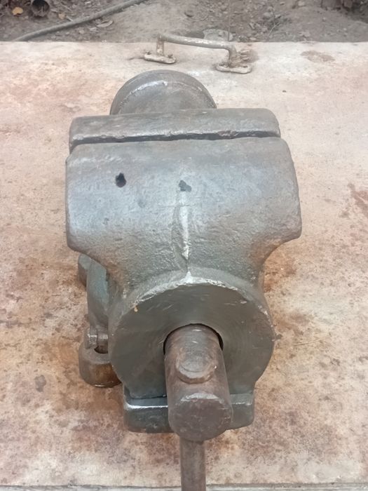 Продаю тиски СССР. Tiska sotiladi.