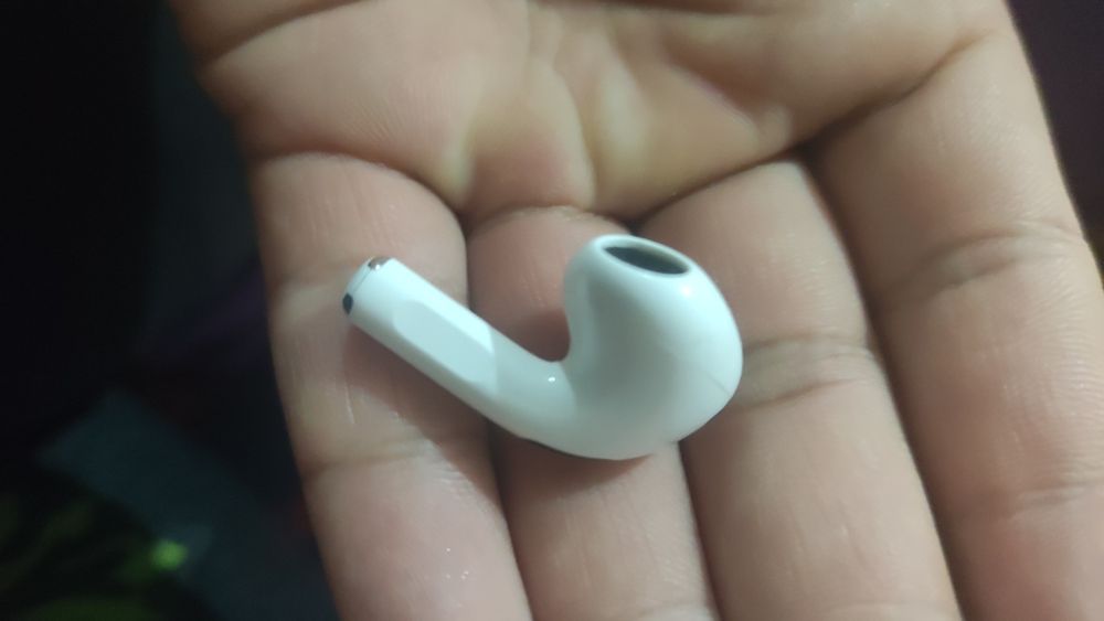 Продам оригинал левый ухо от airpods 3