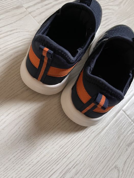 Кроссовки фирмы FESS