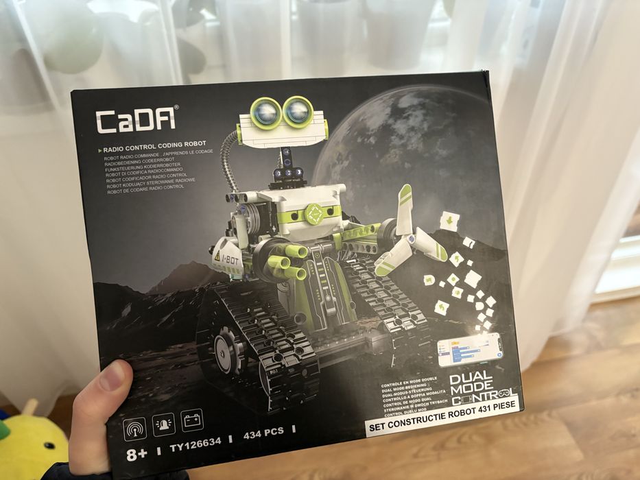 Robot tip lego -peste 400 de piese