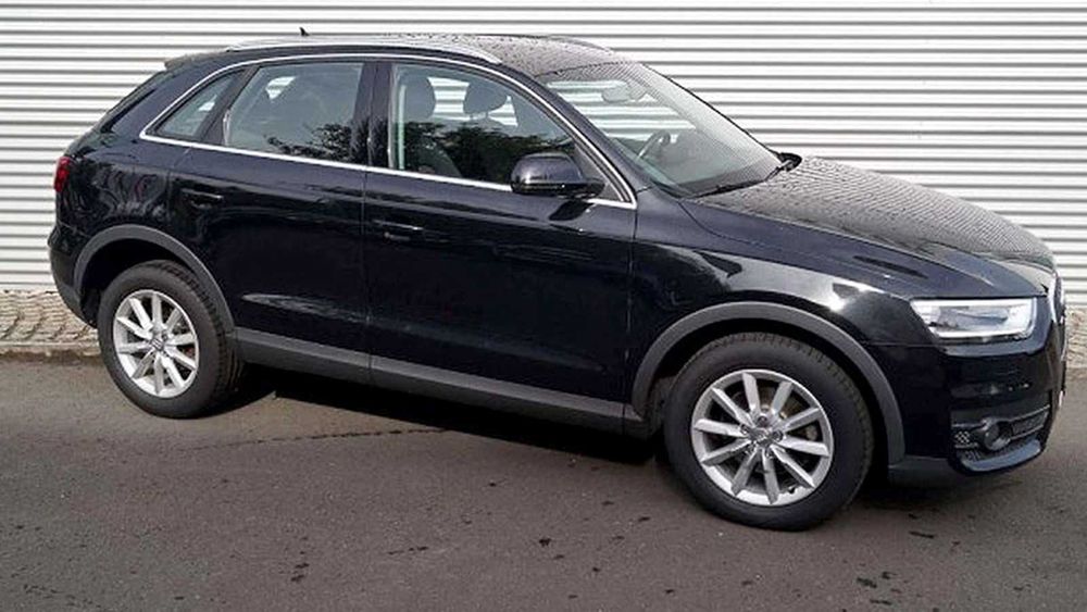 Bara fata audi q3 grila capota aripa far usa