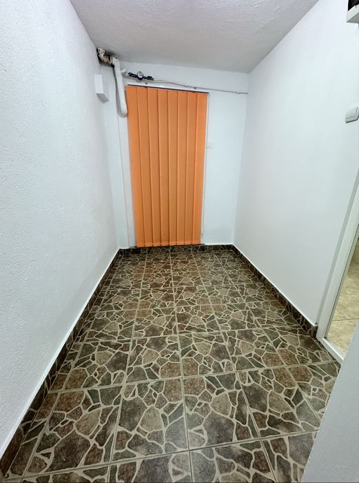 Inchiriez / Vand Garaj 27 mp Baie Zona Ultracentrala, General Magheru