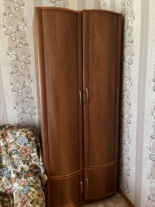 Мебель два шкафа  и горка