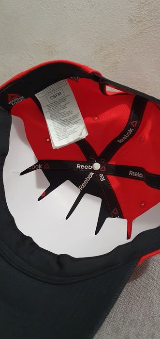 Sapca Reebok noua
