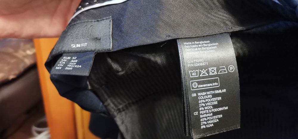 Costum bleumarin H&M Made în Bangladesh mărimea S