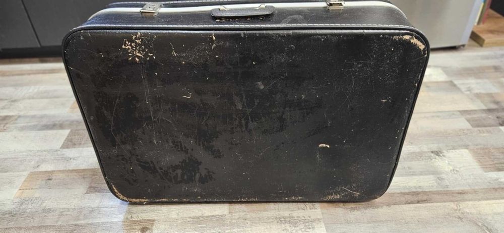 голям стар куфар за декорация