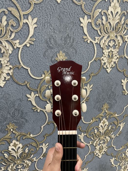 Gitara akustik sotiladi xolati zoʻr yangi urgatiyotganlar uchun mos