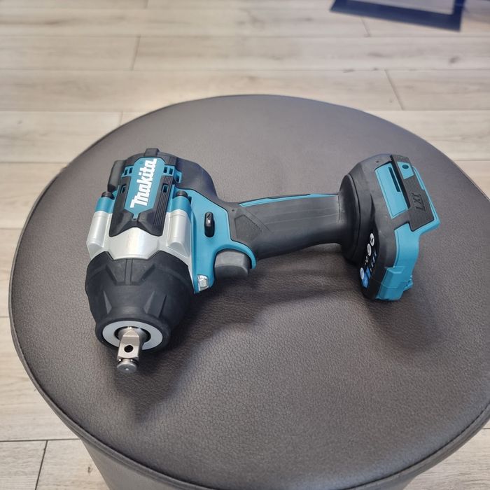 Amanet F28: Masina de insurubat cu impact Makita DTW700