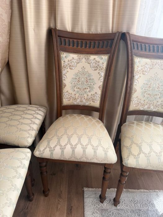 Стол Малайзия, стулья