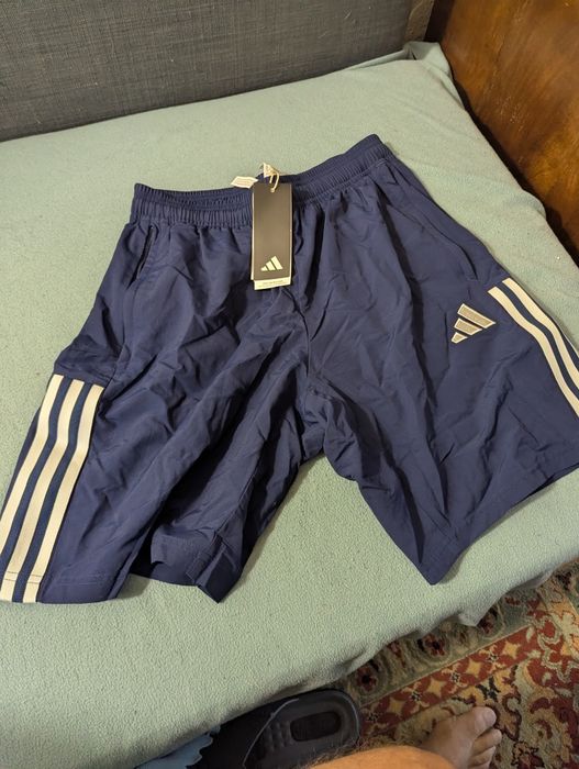 De vânzare pantaloni scurți
