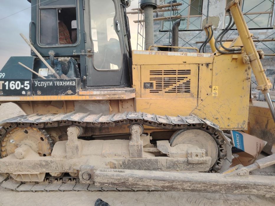 Buldozer sotiladi 16 tonali