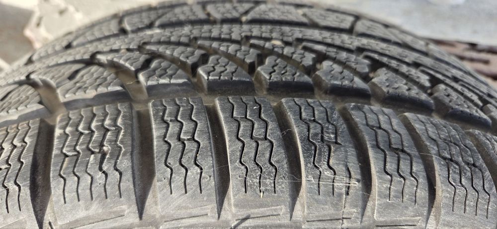 4 броя ЗИМНИ гуми