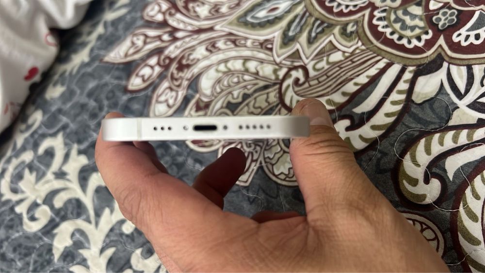 Продам айфон 12 белый 128 акб 74