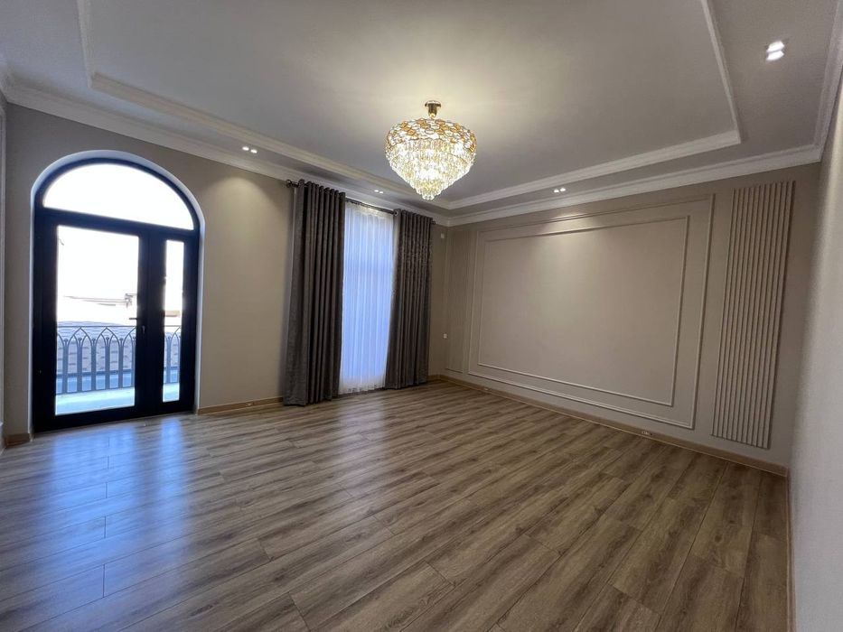 Уч кахрамон постидан кирганда 2,5 сотих, 2 этаж ховли сотилади