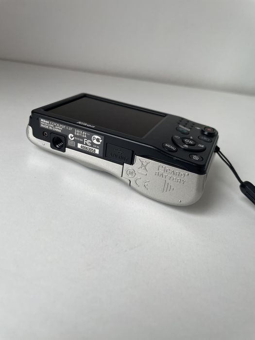 Camera Foto Digitala NIKON CoolPix L27 Silver, HD 720p, 16 MegaPixel, Senzor CCD, 8GB Digital Point and Shot Camera