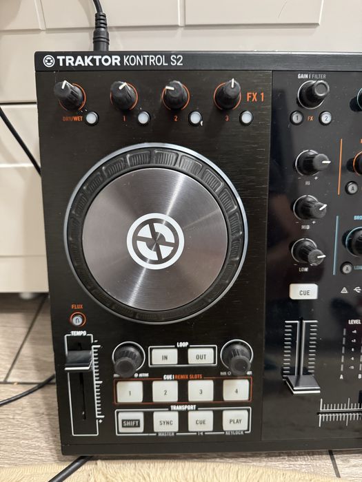 Console DJ Tracktor S2 MK2 si MK3