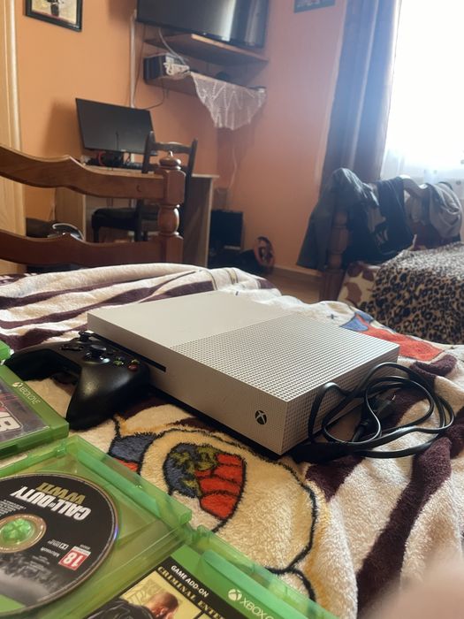 Vand Xbox One s cu o maneta