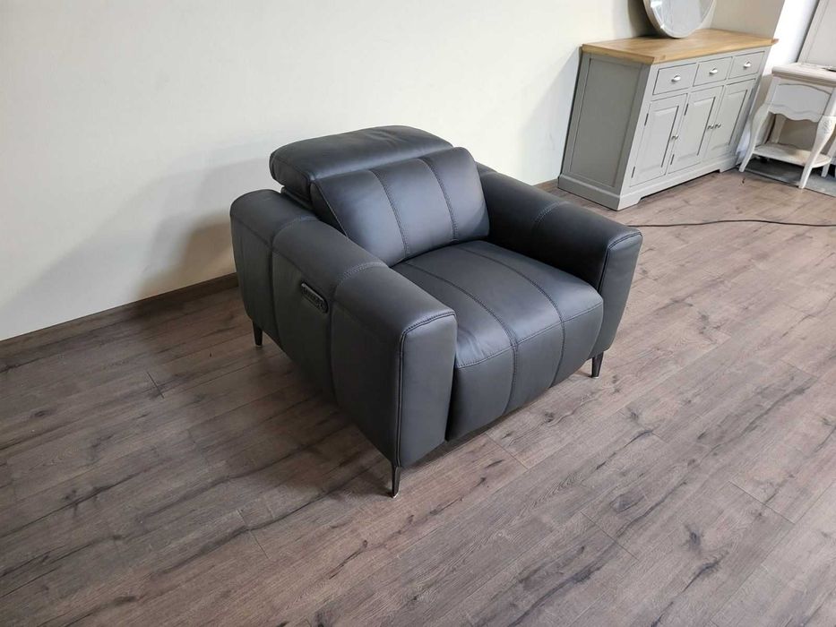 Тъмно сив кожен фотьойл с електрически релаксиращ механизъм