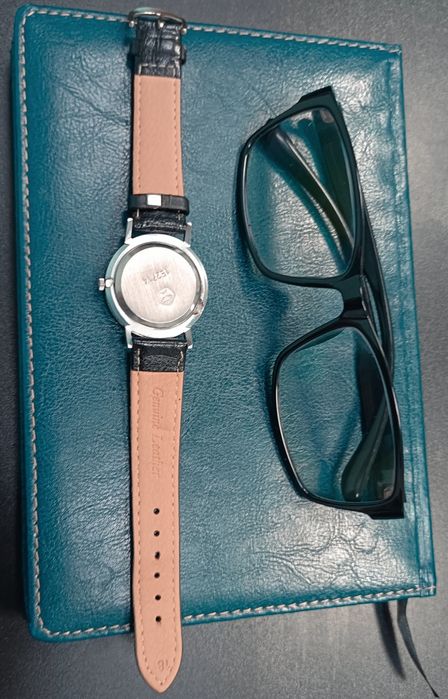 Редкие советские мужские часы «Луч» костюмник, кварцевые, на батарейке