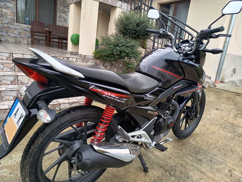 Продавам Honda CB125 F