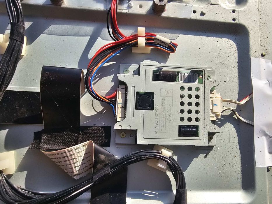 Telefunken T32R982LED DVB-CTS2  За части